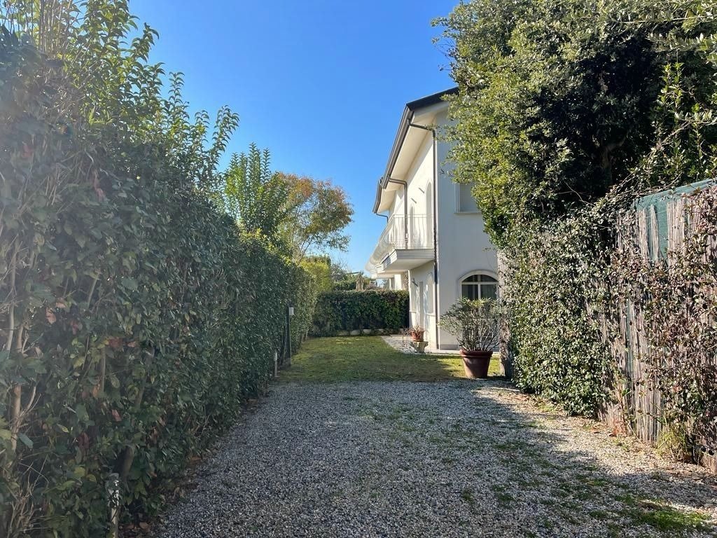 Villa in Center, Forte dei Marmi, Tuscany 2 - 15743849