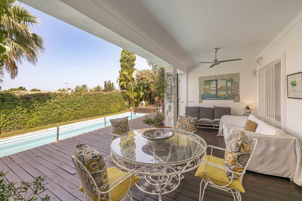 Villa in Guadalmina Alta, San Pedro de Alcantara, Spain 1 - 15841552