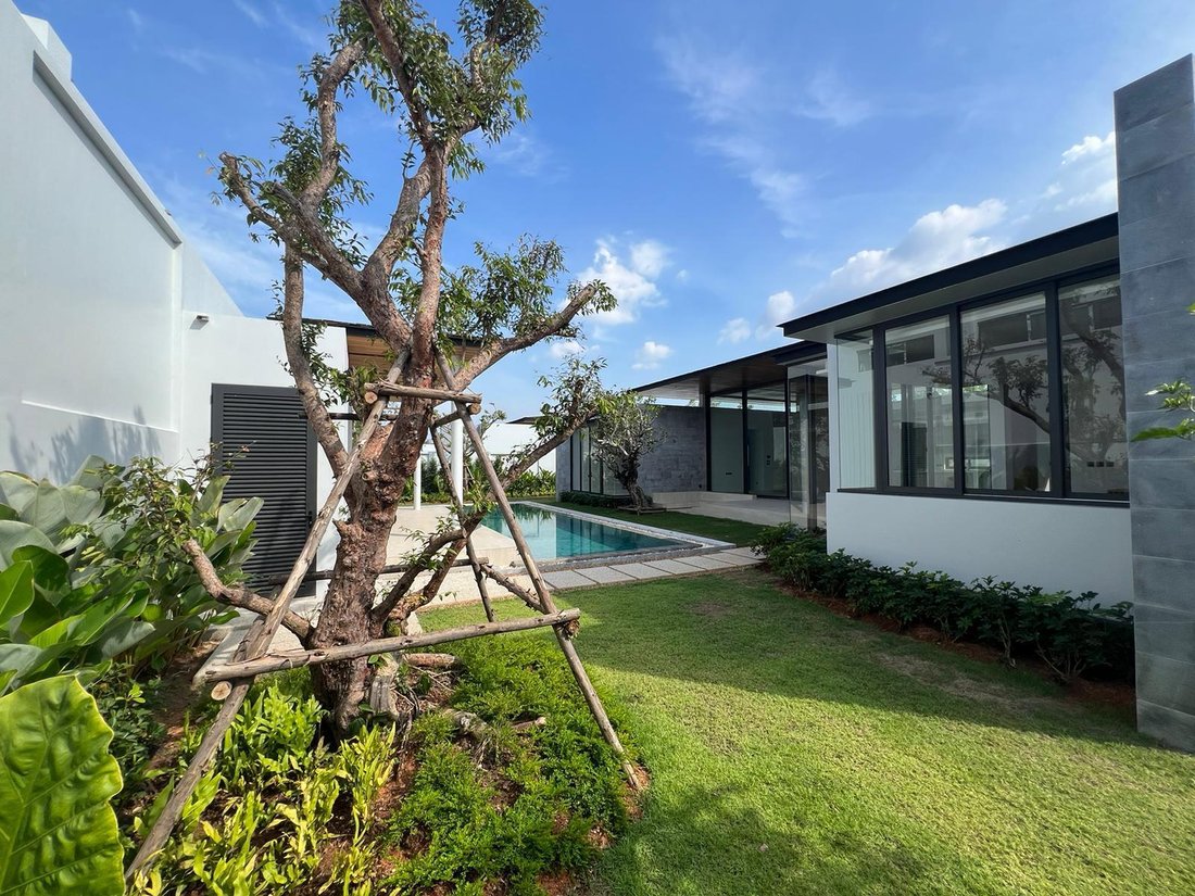 Villa in Thep Krasattri, Phuket, Thailand 1 - 15840015