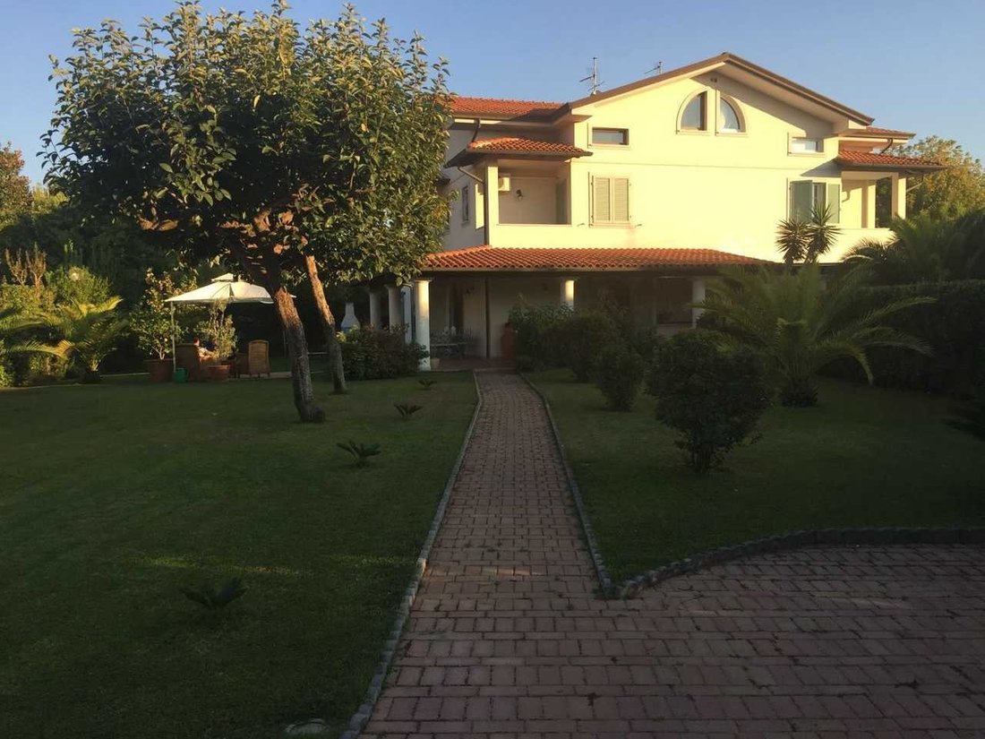 House in Center, Forte dei Marmi, Tuscany 4 - 15744635