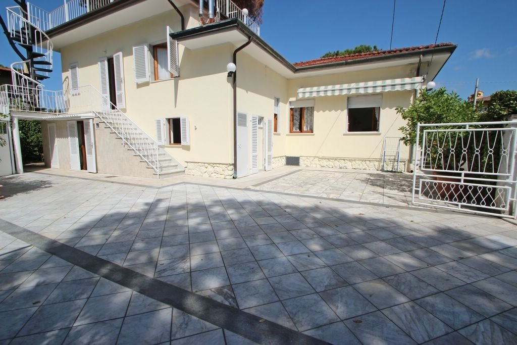 Villa in Center, Forte dei Marmi, Tuscany 2 - 15744728