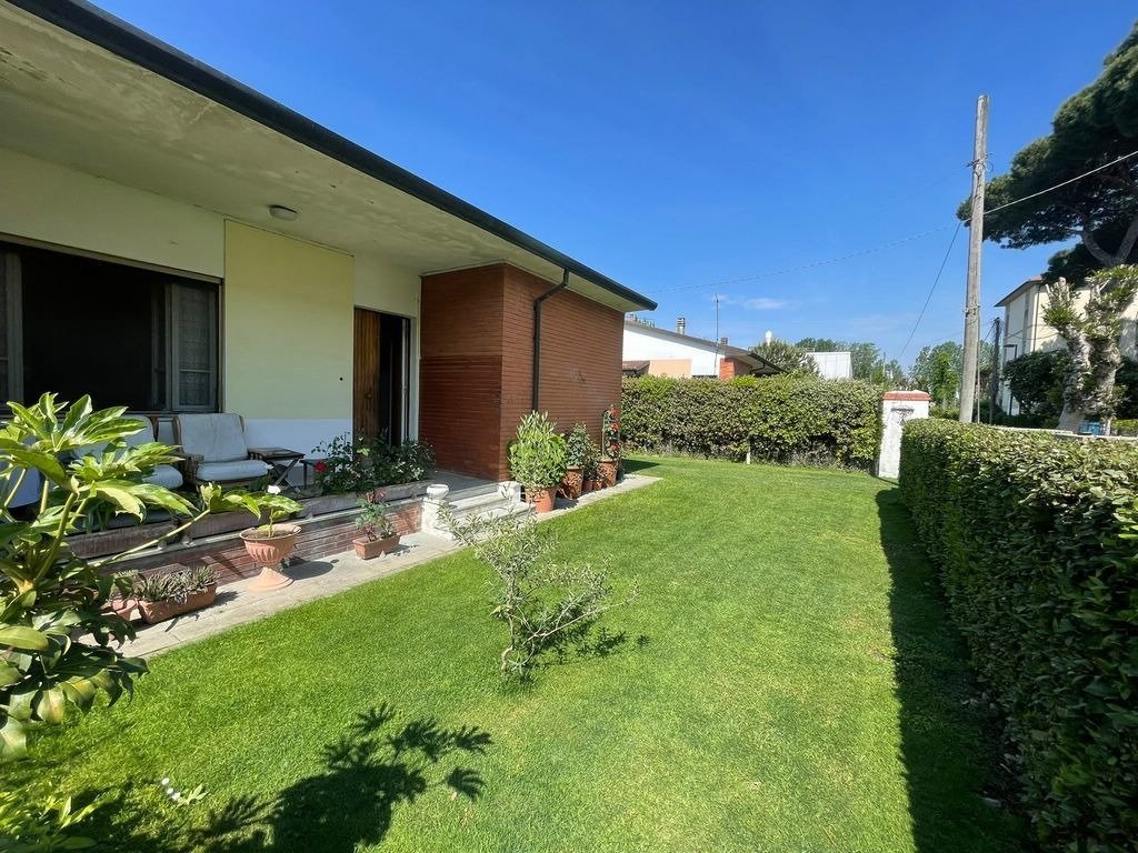 Villa in Center, Forte dei Marmi, Tuscany 2 - 15744076
