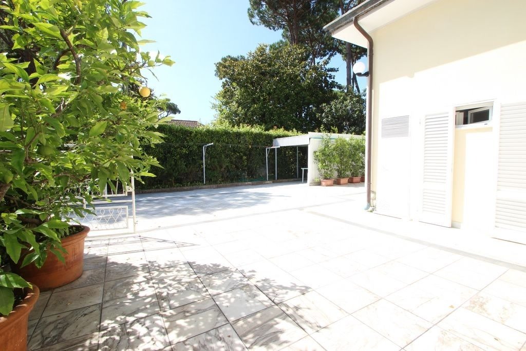 Villa in Center, Forte dei Marmi, Tuscany 3 - 15744728