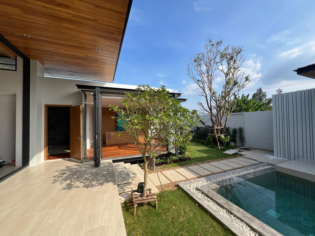 Villa in Thep Krasattri, Phuket, Thailand 1 - 15840308