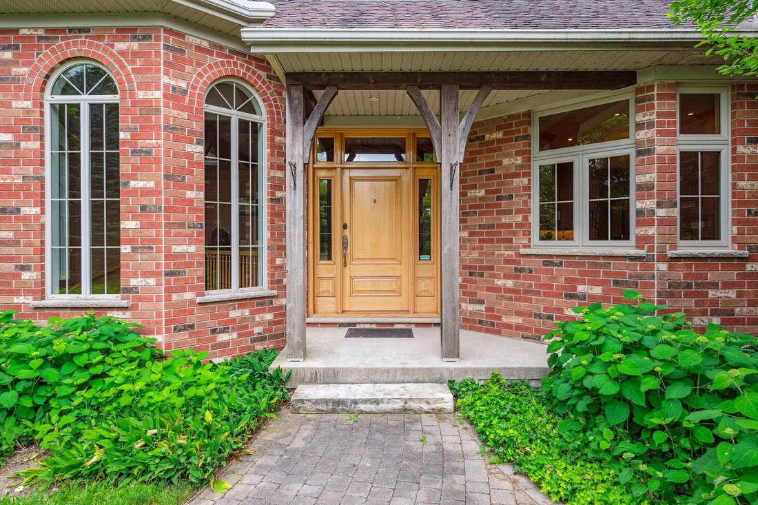 House in Breslau, Ontario, Canada 5 - 15841181
