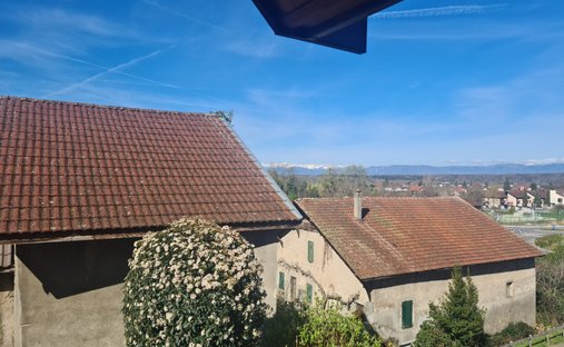 Castle for Sale in Bons-en-Chablais, Auvergne-Rhône-Alpes, France