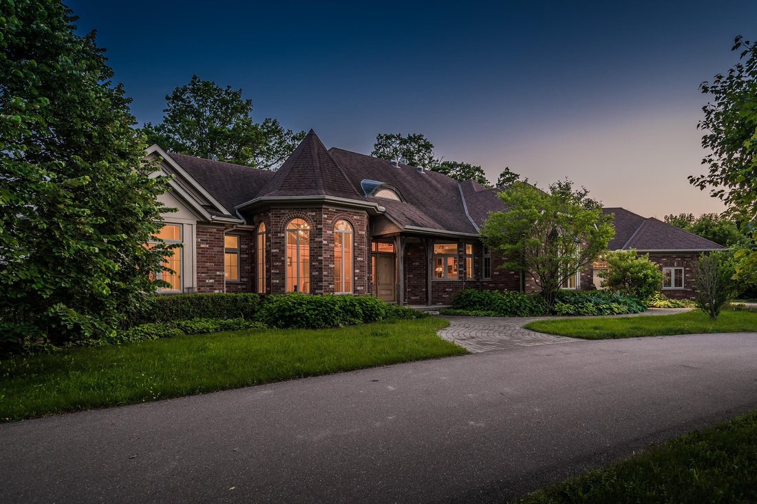 House in Breslau, Ontario, Canada 3 - 15841181