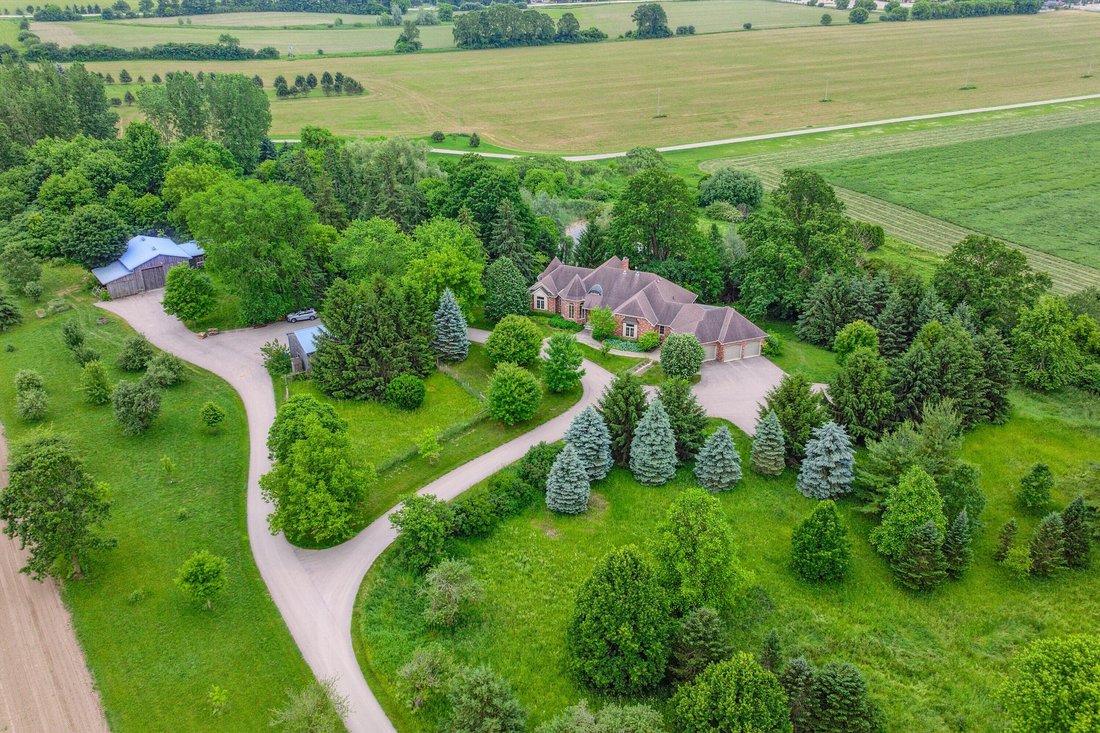 House in Breslau, Ontario, Canada 2 - 15841181