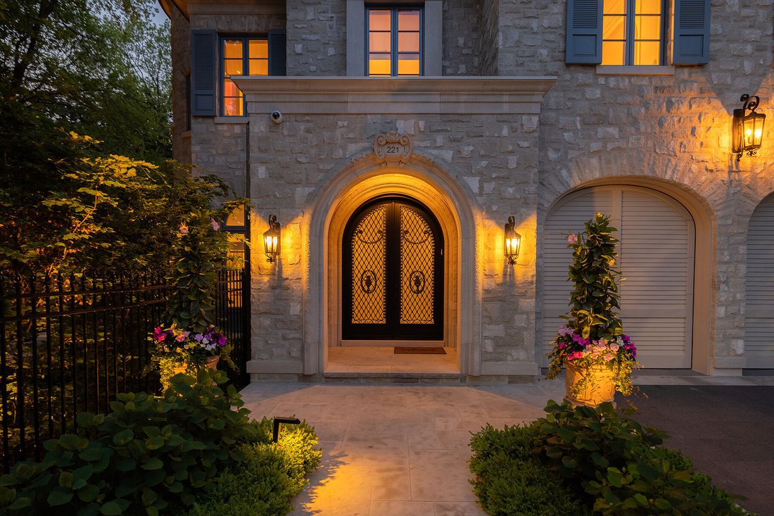House in Toronto, Ontario, Canada 2 - 15841680