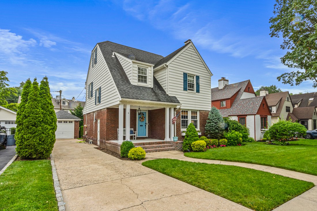House in Garden City, New York, United States 1 - 15841390