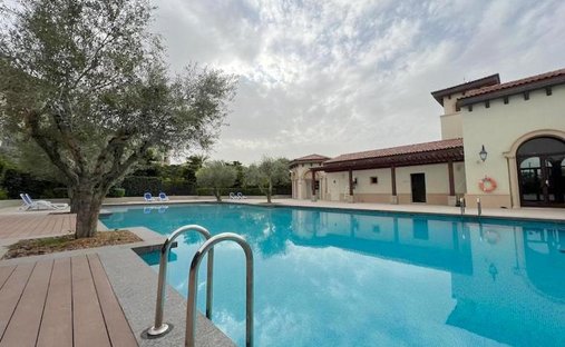 Apartment in Muhaisnah, Dubai, United Arab Emirates 1
