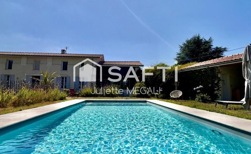 House in Galgon, Nouvelle-Aquitaine, France 1