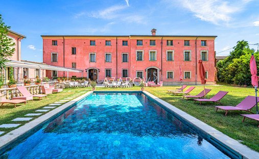Villa in Luzzara, Emilia-Romagna, Italy 1