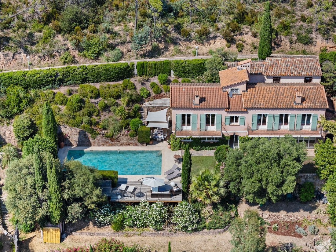 House in Théoule-sur-Mer, Provence-Alpes-Côte d'Azur, France 1 - 15842431