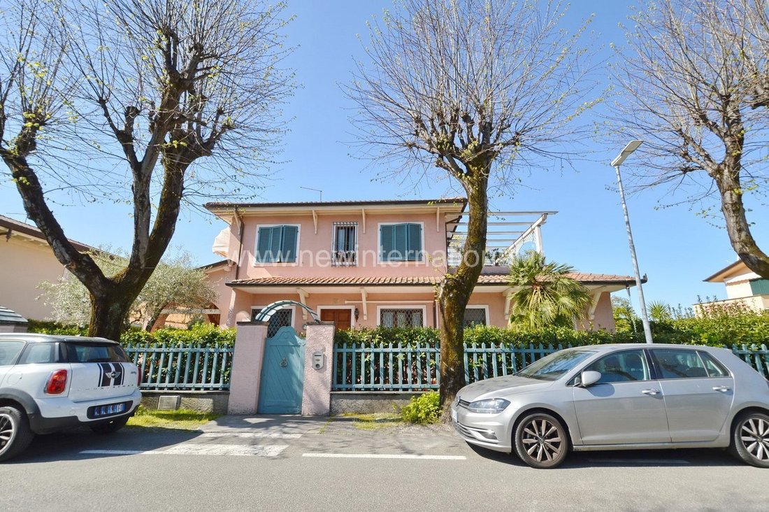 House in Center, Forte dei Marmi, Tuscany 1 - 12399161