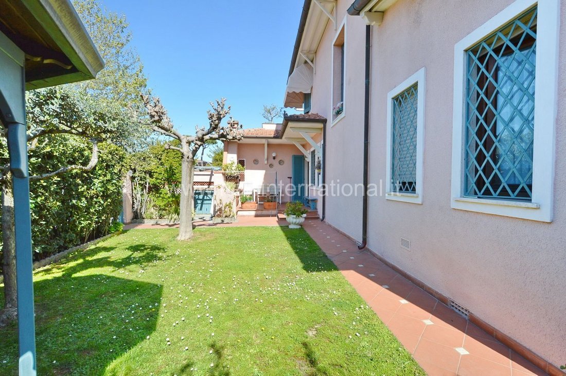 House in Center, Forte dei Marmi, Tuscany 4 - 12399161