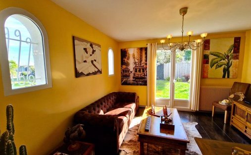 Propriété D'exception Avec 2 Maisons Indépendantes, Piscine Et Jardin Paysager