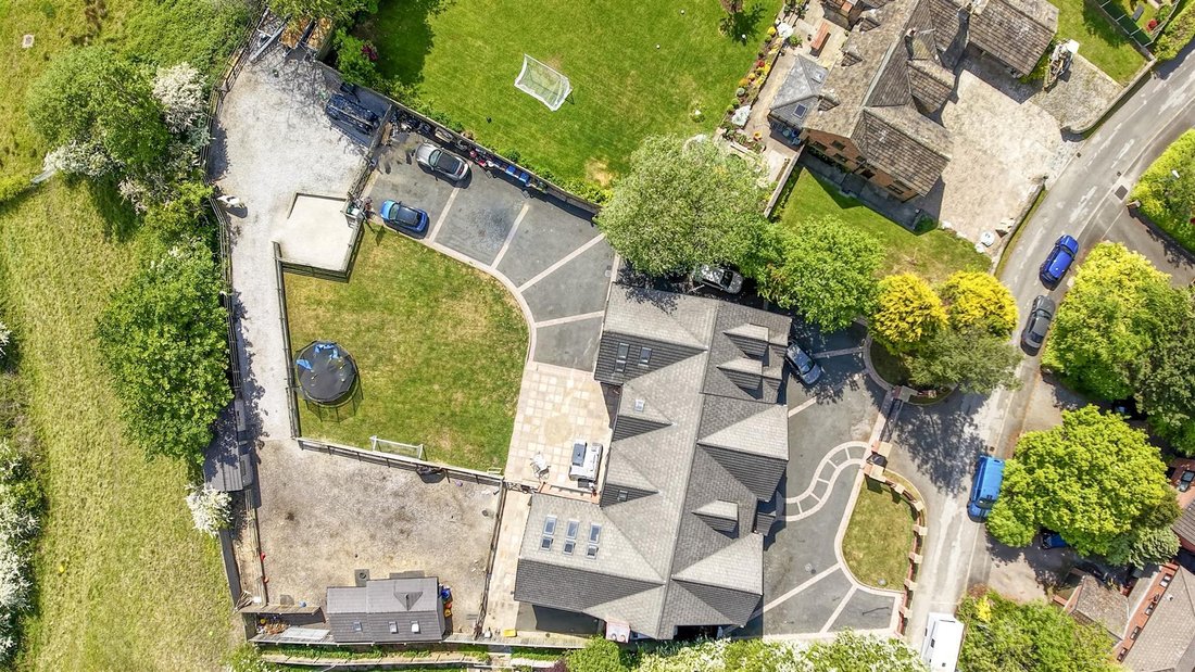 House in Chadderton, England 3 - 15841799