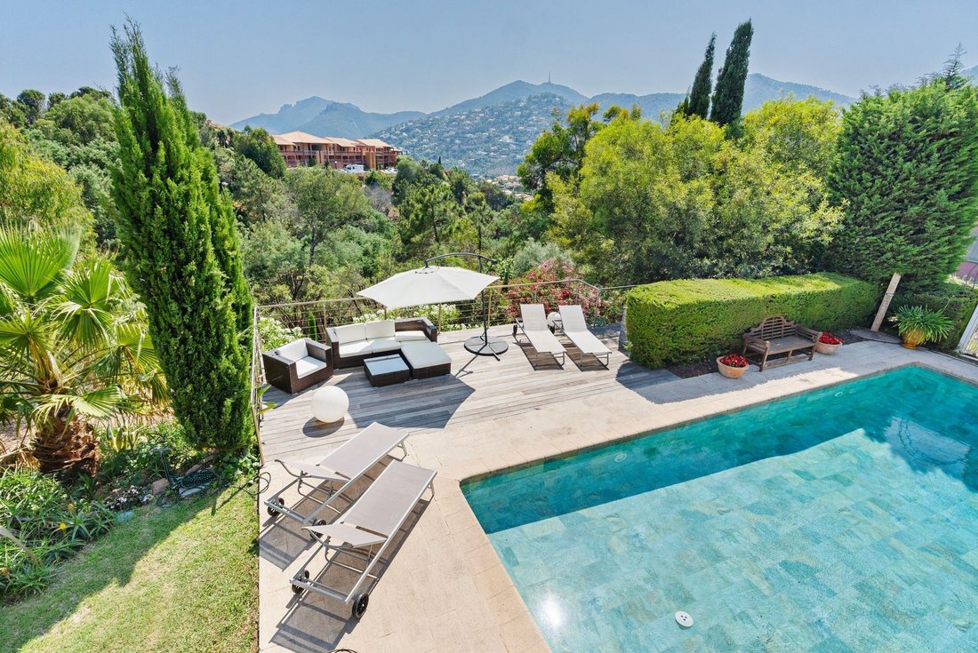 House in Théoule-sur-Mer, Provence-Alpes-Côte d'Azur, France 2 - 15842431