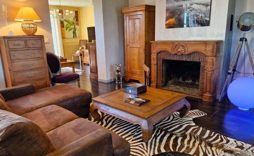 Propriété D'exception Avec 2 Maisons Indépendantes, Piscine Et Jardin Paysager