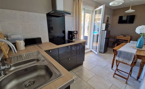 Propriété D'exception Avec 2 Maisons Indépendantes, Piscine Et Jardin Paysager