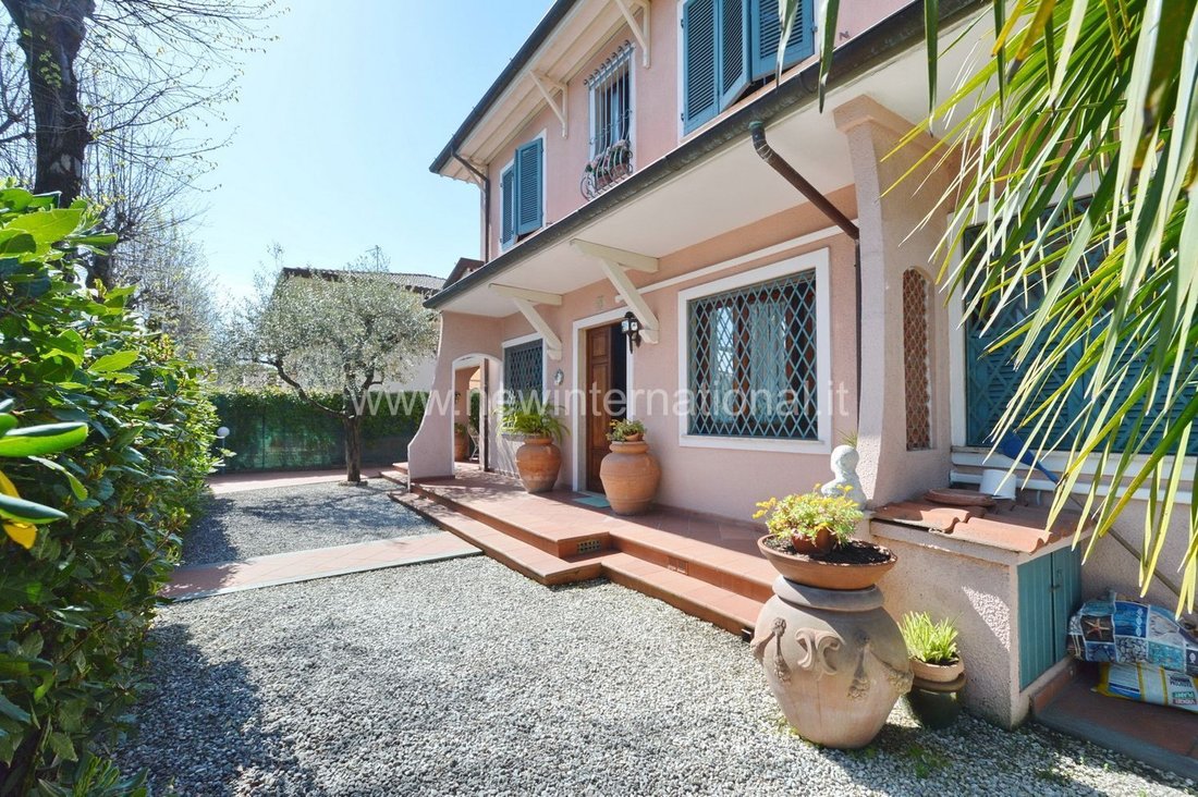 House in Center, Forte dei Marmi, Tuscany 2 - 12399161