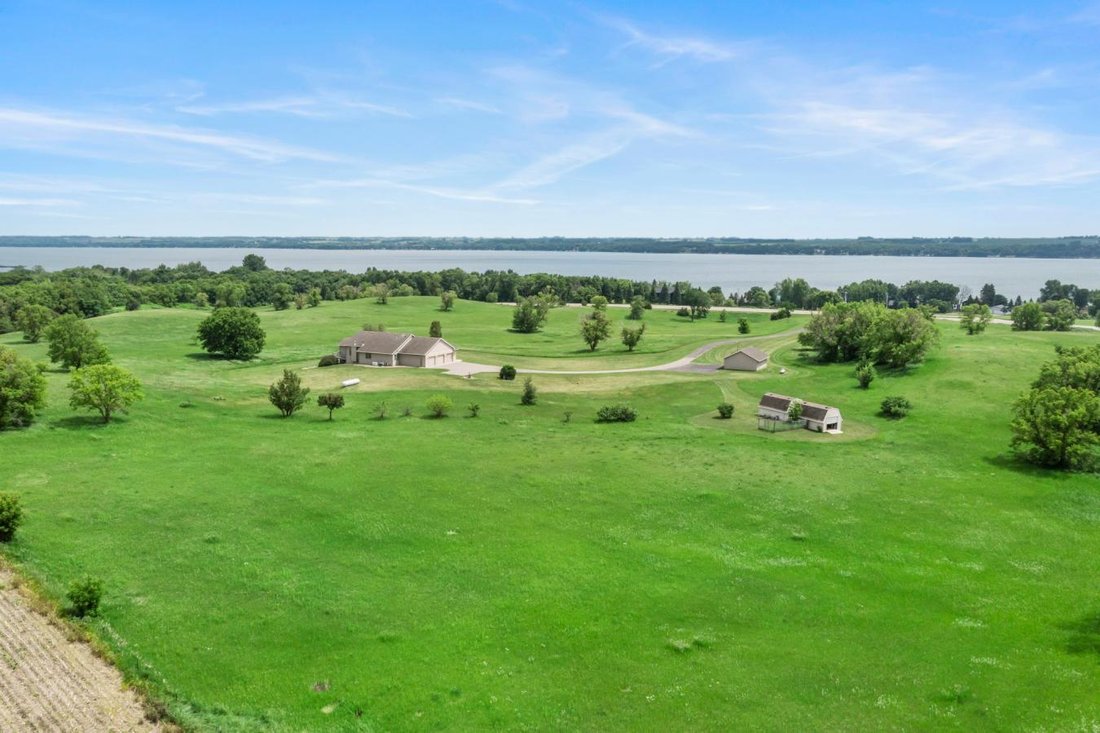 House in Starbuck, Minnesota, United States 2 - 15843701
