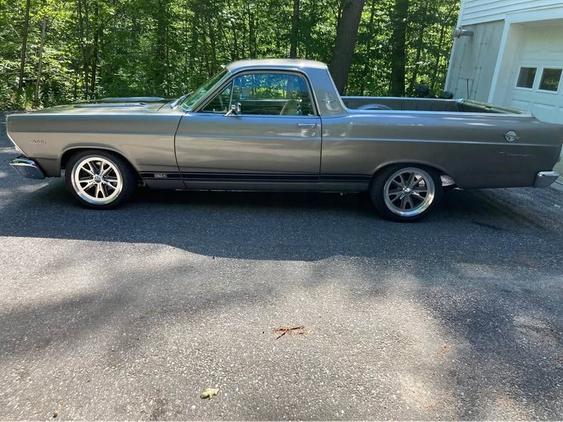 Pickup in Glendale, United States 1 - 15843573