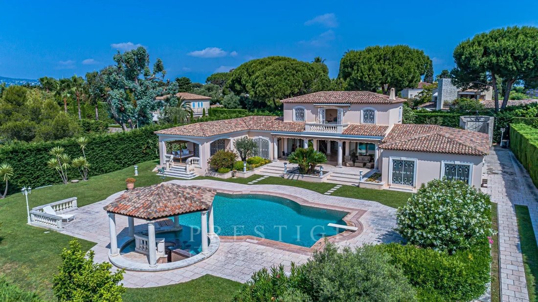 House in Antibes, Provence-Alpes-Côte d'Azur, France 1 - 15844074