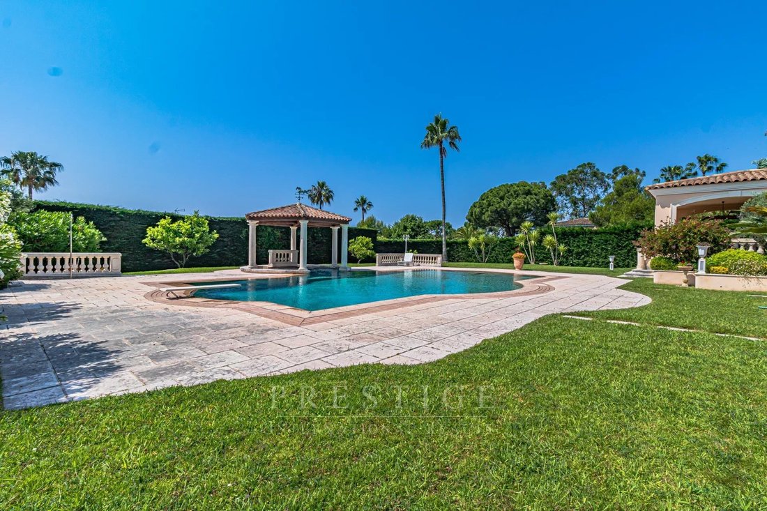 House in Antibes, Provence-Alpes-Côte d'Azur, France 5 - 15844074