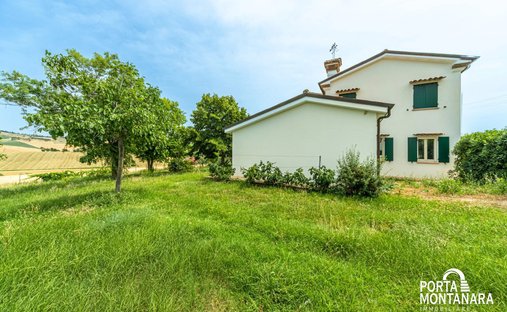 Castle for Sale in San Clemente, Tuscany, Italy