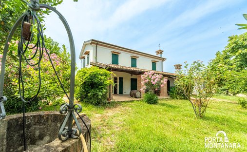 Castle for Sale in San Clemente, Tuscany, Italy