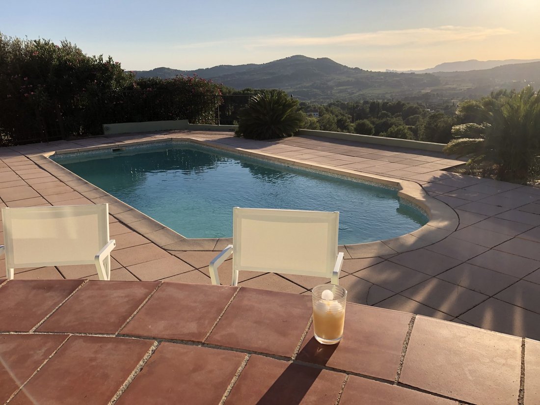 Maison à Le Beausset, Provence-Alpes-Côte d'Azur, France 4 - 15845662