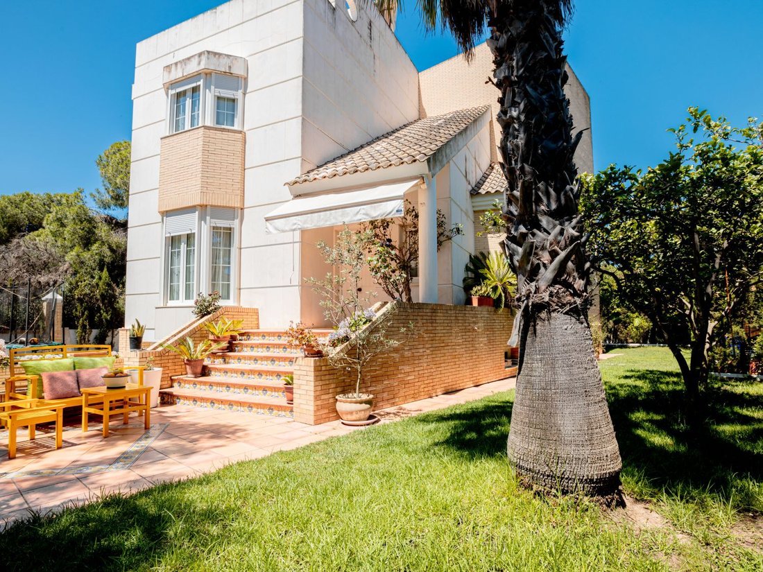 Chalet in Punta Umbria, Andalusia, Spain 4 - 15846479