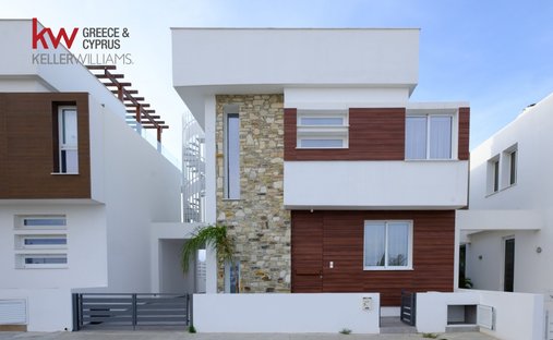 House in Dromolaxia, Larnaca, Cyprus 1