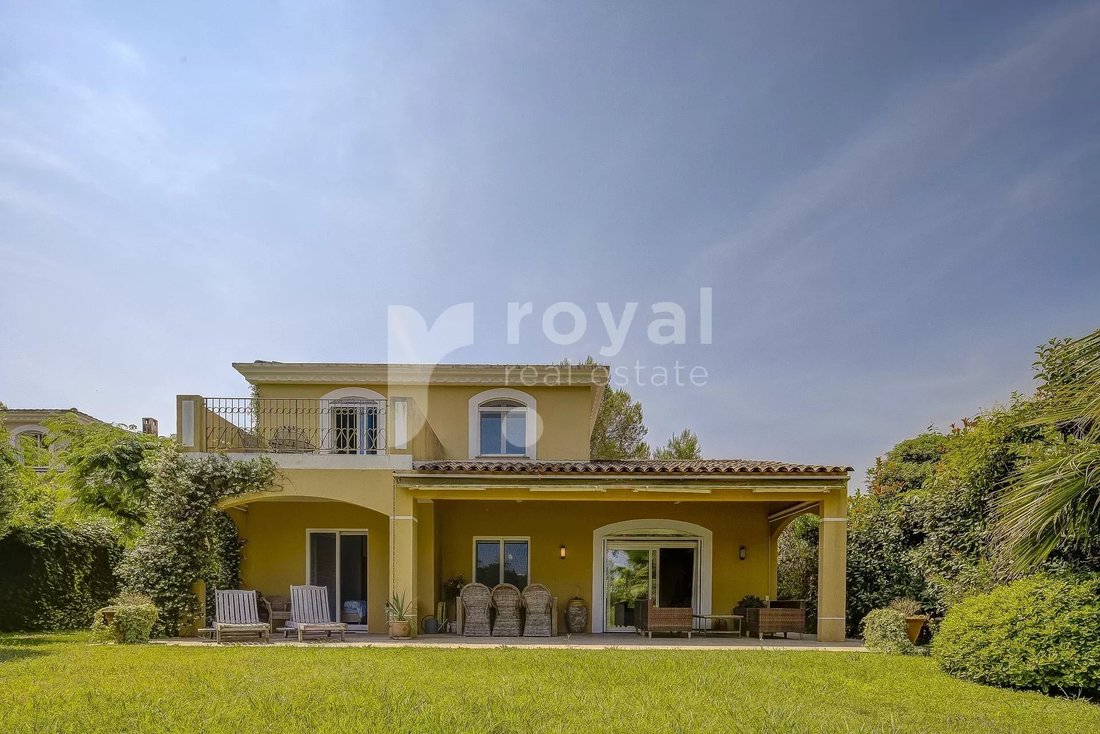 Villa in Mougins, Provence-Alpes-Côte d'Azur, France 2 - 15843317