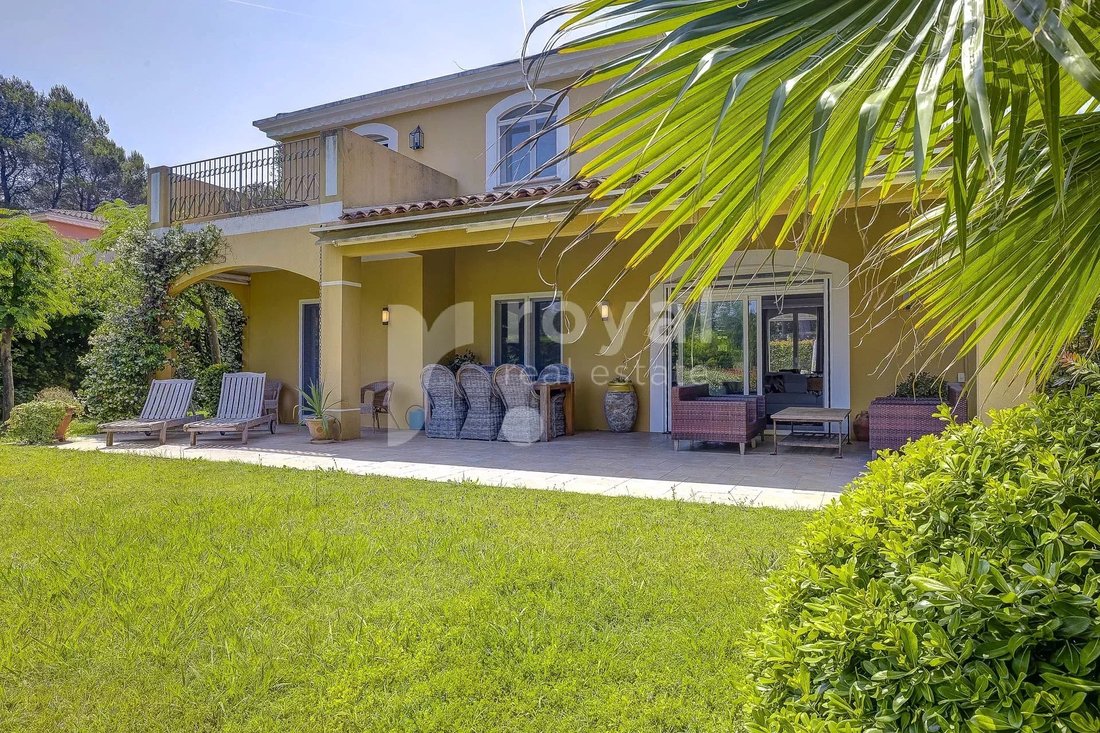 Villa in Mougins, Provence-Alpes-Côte d'Azur, France 1 - 15843317