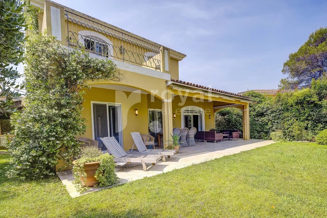 Villa in Mougins, Provence-Alpes-Côte d'Azur, France 3 - 15843317