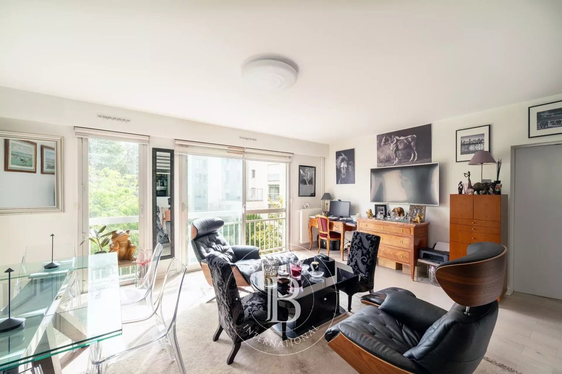 Apartment in Saint James-Général Koenig, Neuilly-sur-Seine, France 1 - 15847354