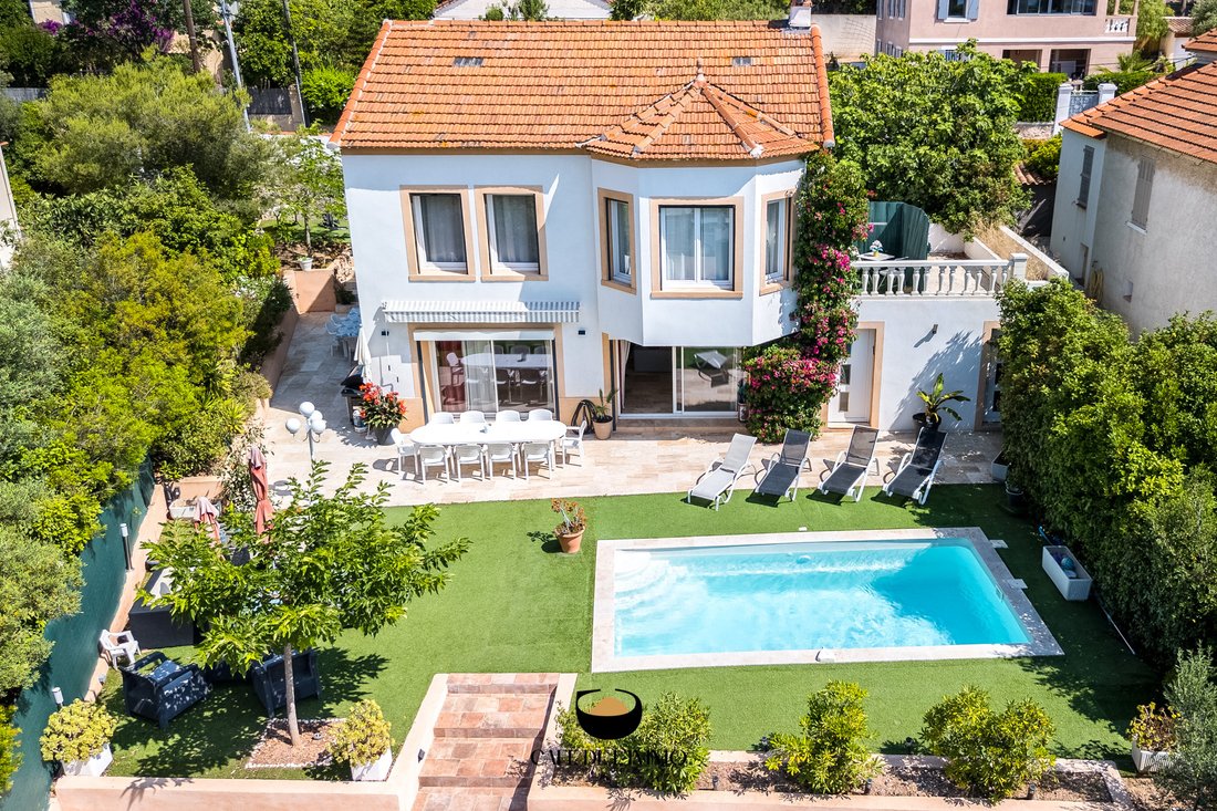 House in Bandol, Provence-Alpes-Côte d'Azur, France 1 - 15847474