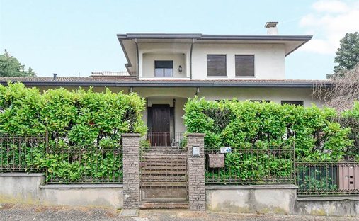 Villa in Ospedale, Cantu, Lombardy 1