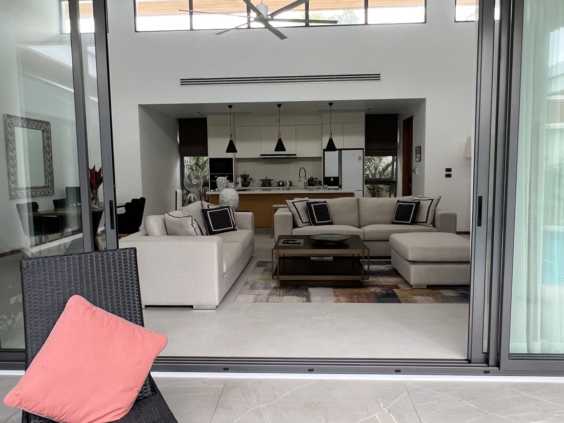 Villa in Choeng Thale, Phuket, Thailand 1 - 15851470