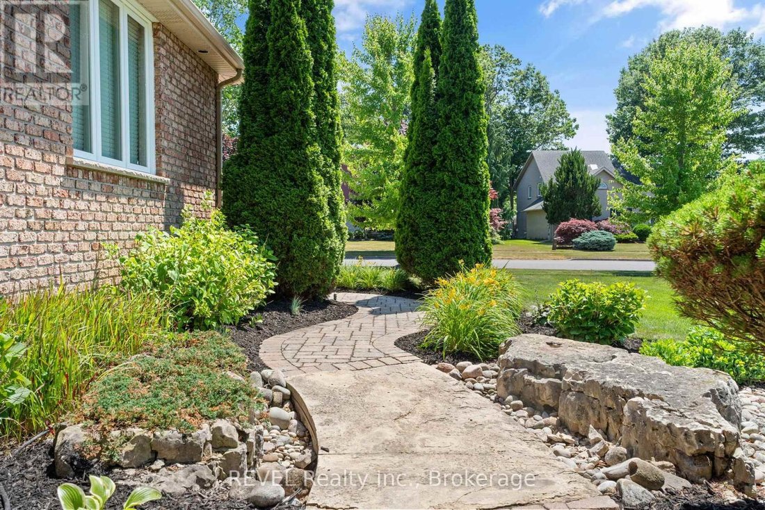 House in Niagara Falls, Ontario, Canada 5 - 15850940