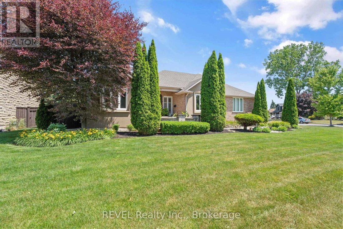 House in Niagara Falls, Ontario, Canada 2 - 15850940