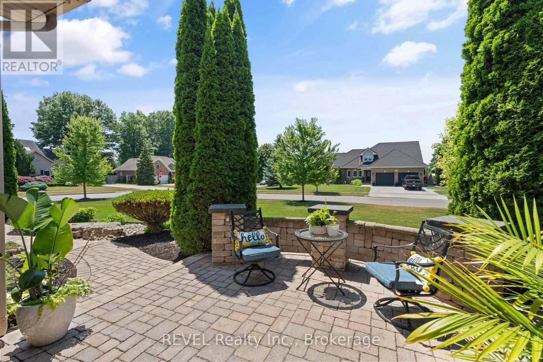 House in Niagara Falls, Ontario, Canada 3 - 15850940