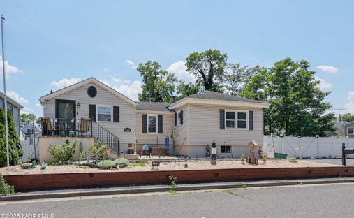 House in North Middletown, New Jersey, United States 1