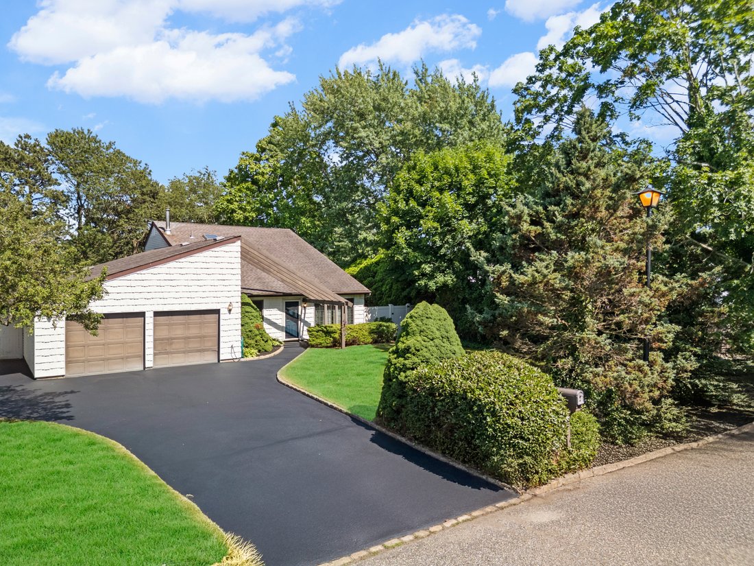 House in Medford, New York, United States 3 - 15848839