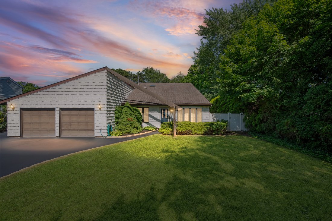 House in Medford, New York, United States 2 - 15848839