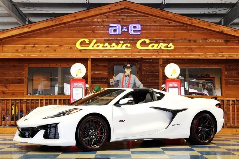 Z06 - 70th Anniversary 3LZ w/ 4 MILES  5.5L V8  Automatic  White Pearl Metallic! in New Braunfels, United States 2 - 15847812