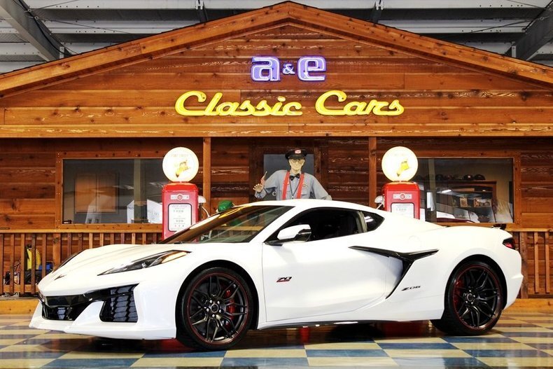 Z06 - 70th Anniversary 3LZ w/ 4 MILES  5.5L V8  Automatic  White Pearl Metallic! in New Braunfels, United States 1 - 15847812